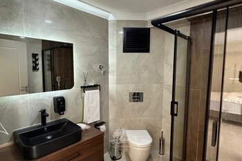 ayder altiparmak suit