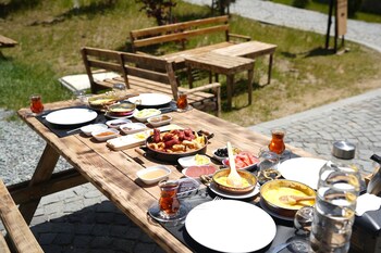 ayder altiparmak suit