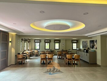 ayder altiparmak suit