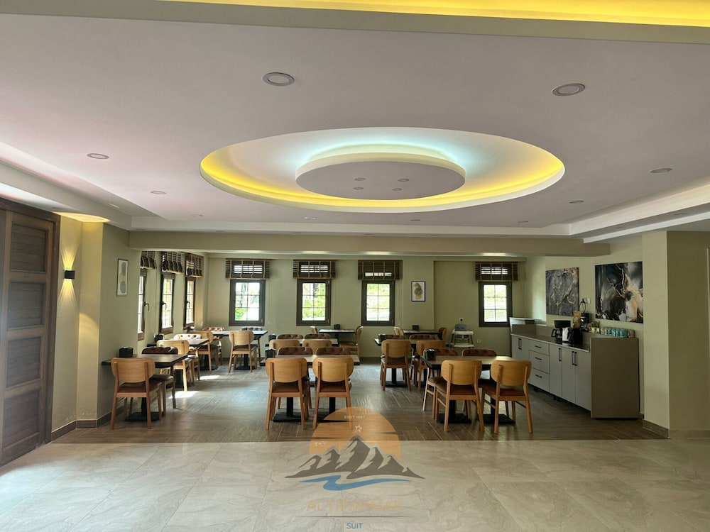 ayder altiparmak suit