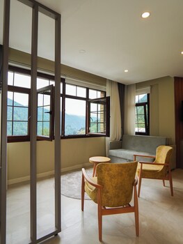 ayder altiparmak suit