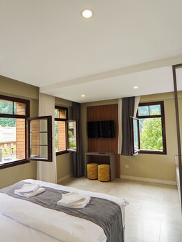 ayder altiparmak suit