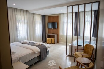 ayder altiparmak suit