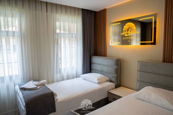 ayder altiparmak suit