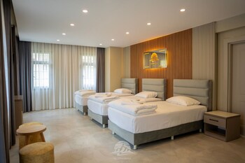 ayder altiparmak suit