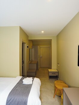 ayder altiparmak suit