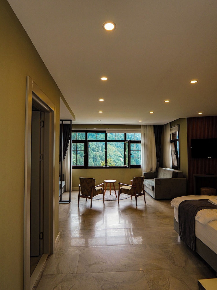 ayder altiparmak suit