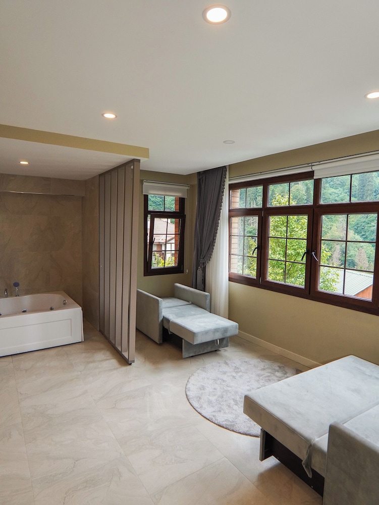 ayder altiparmak suit