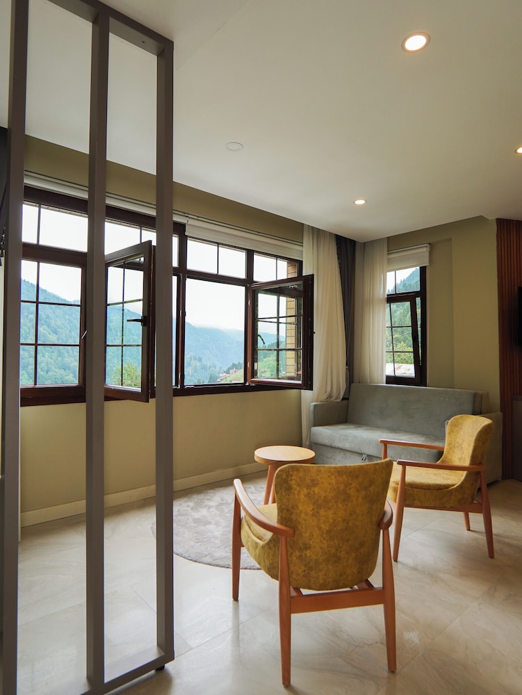 ayder altiparmak suit