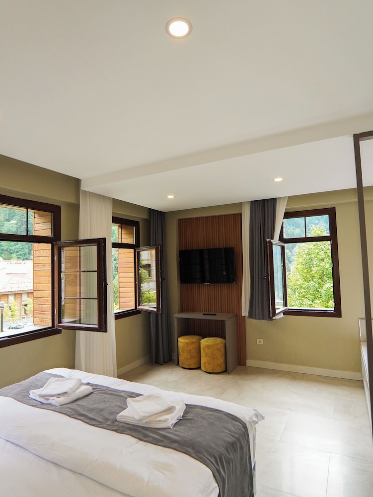 ayder altiparmak suit