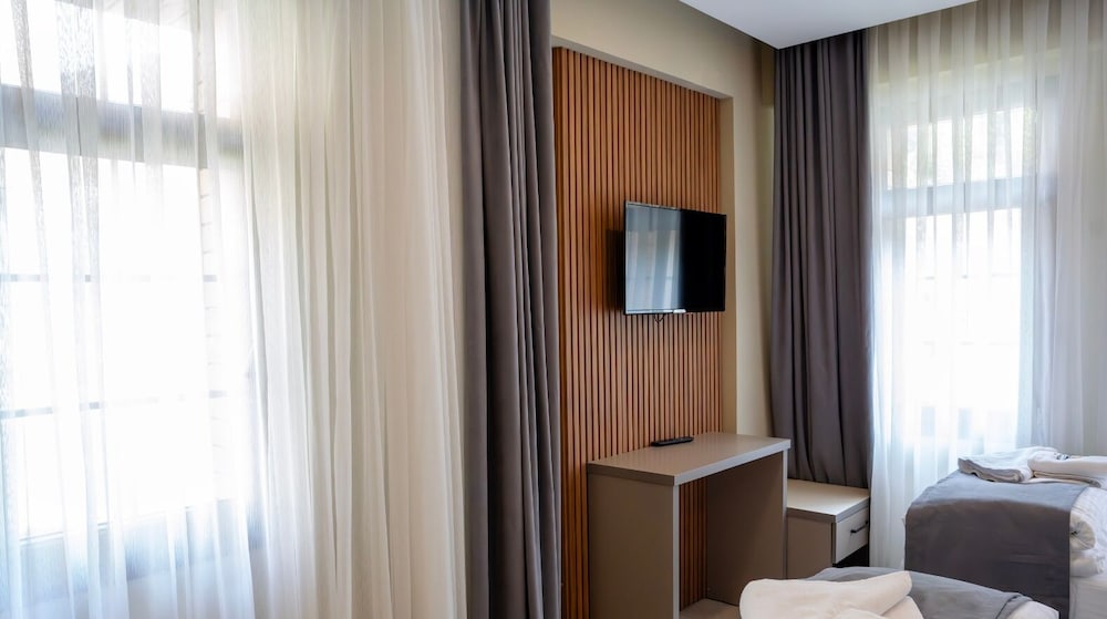 ayder altiparmak suit