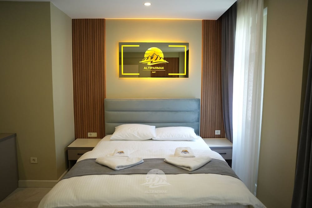 ayder altiparmak suit