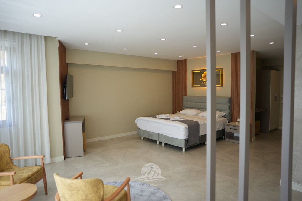 ayder altiparmak suit