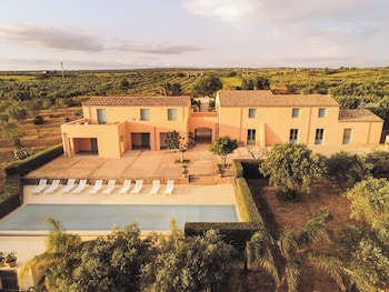 planeta country house and beach club