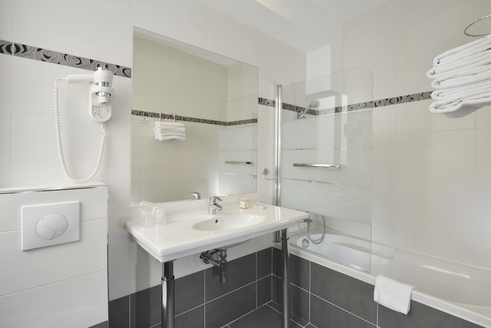 hotel carladez cambronne