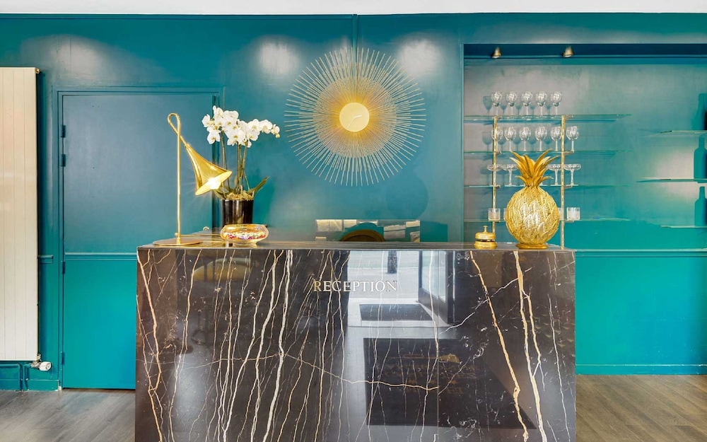 hotel carladez cambronne