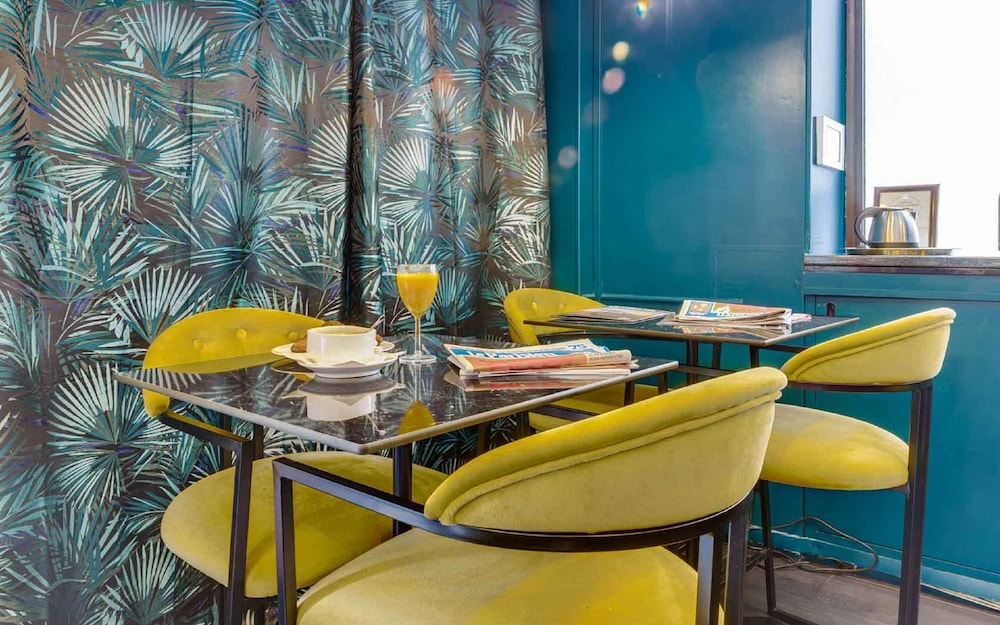 hotel carladez cambronne