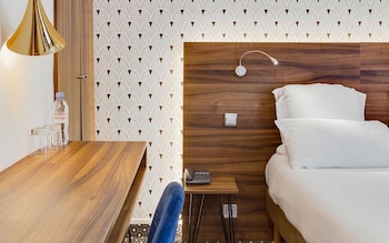 hotel carladez cambronne