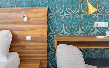 hotel carladez cambronne