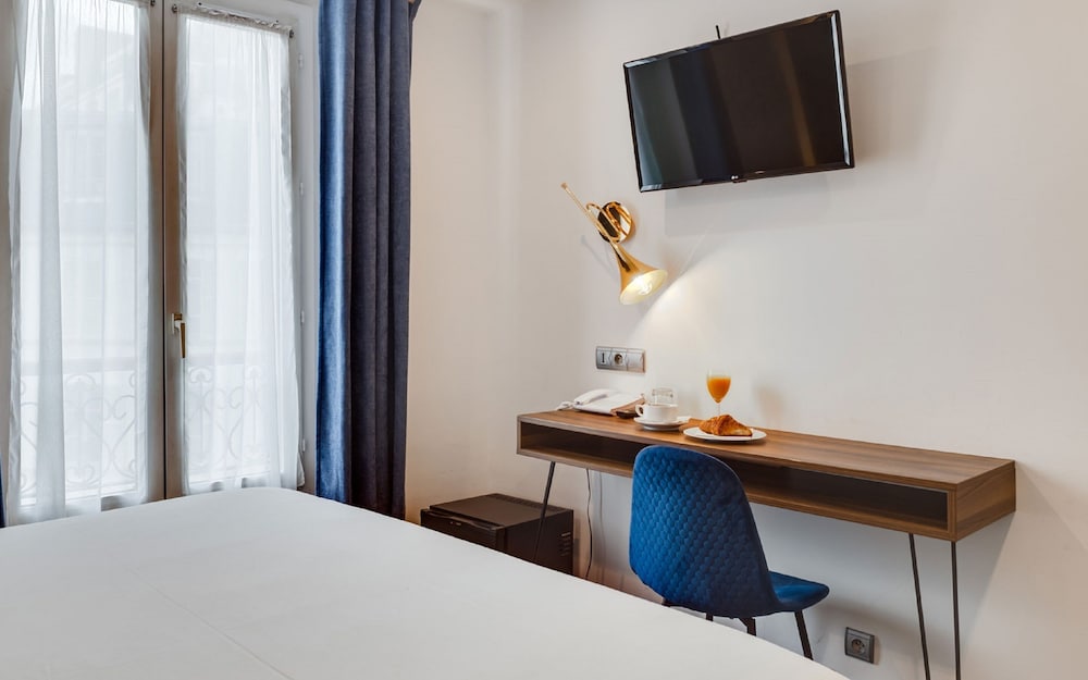 hotel carladez cambronne