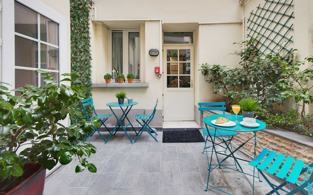 hotel carladez cambronne