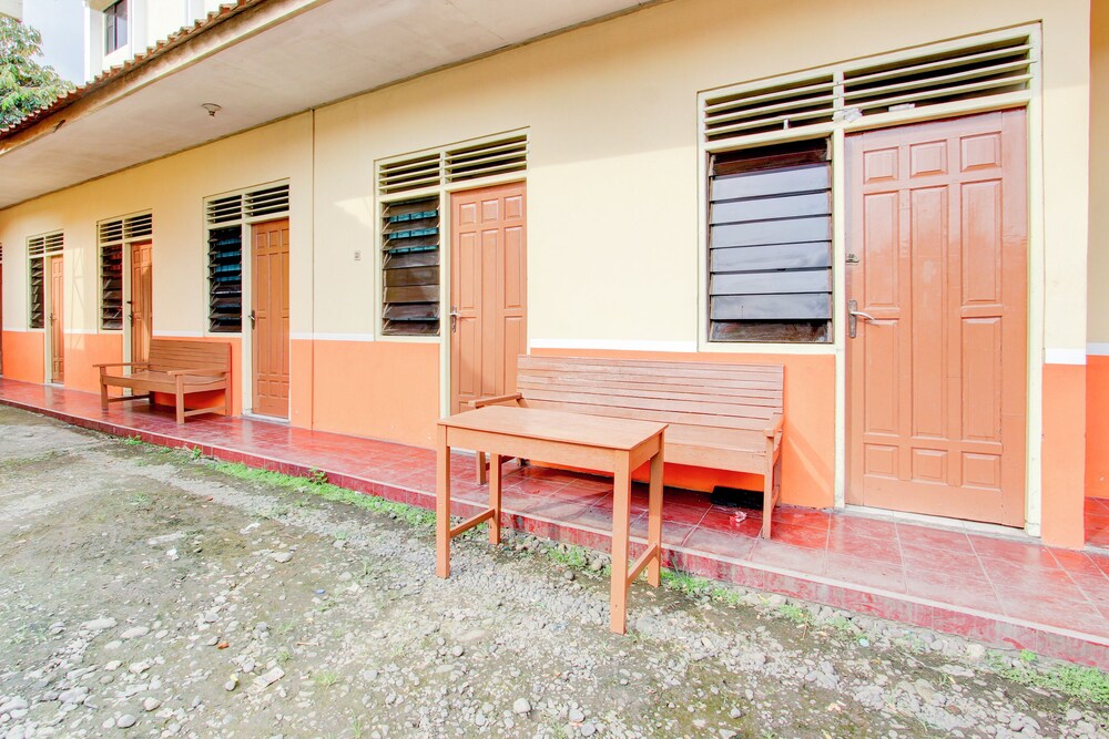 spot on 93988 guest house wijaya syariah