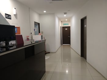 Oyo 90995 Hotel Nk Impian,,2 star
