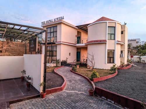 the royal riviera resort and stay