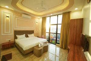 the royal riviera resort and stay