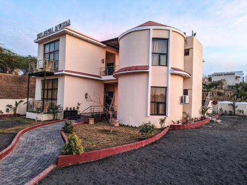 the royal riviera resort and stay