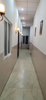 Shree Keshav Haweli,,3 star