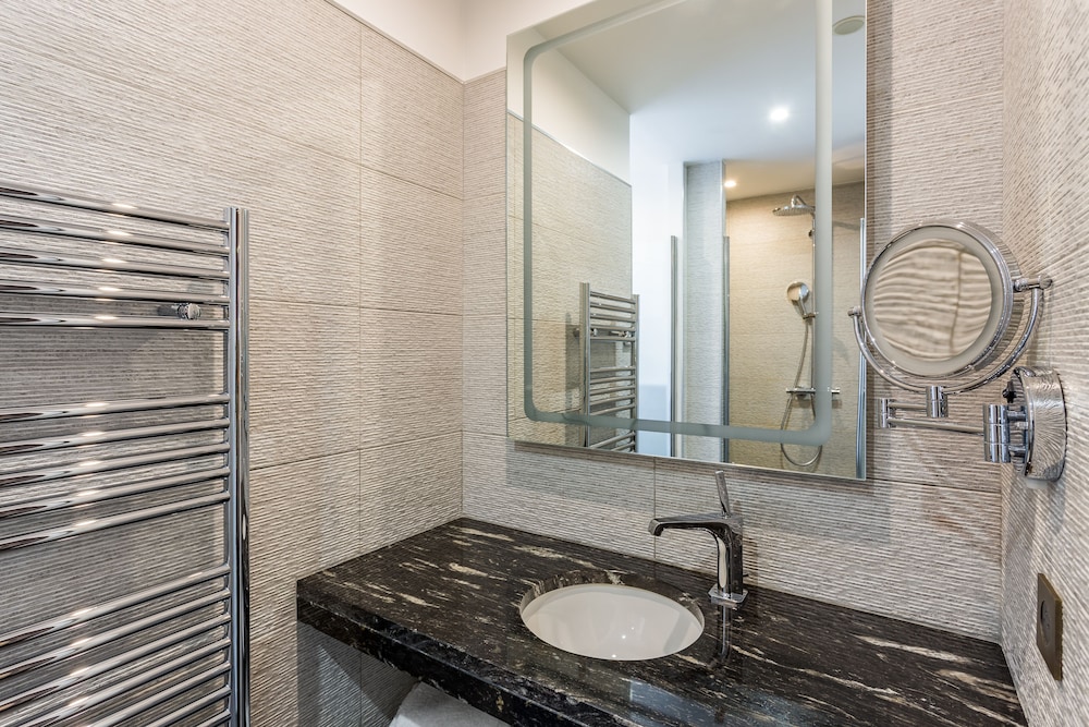 chalgrin boutique hotel