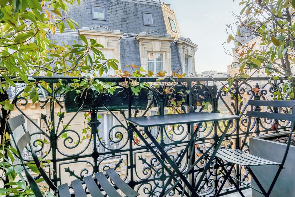 chalgrin boutique hotel