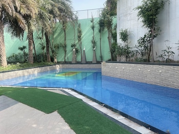 v retreat gurgaon