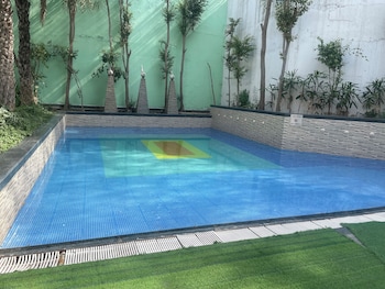 v retreat gurgaon