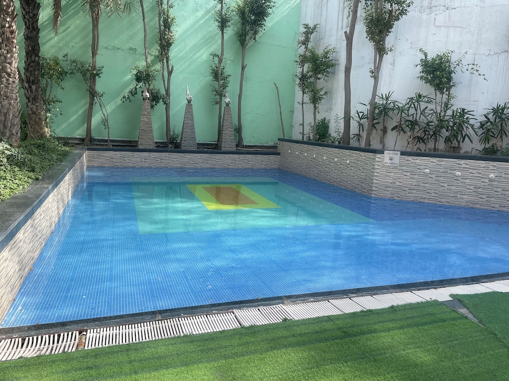 v retreat gurgaon