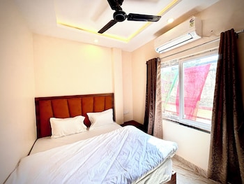 via ganga inn varanasi