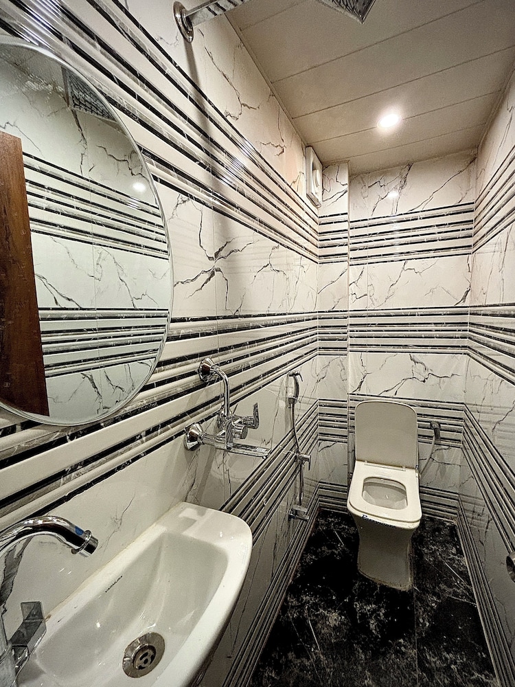 via ganga inn varanasi