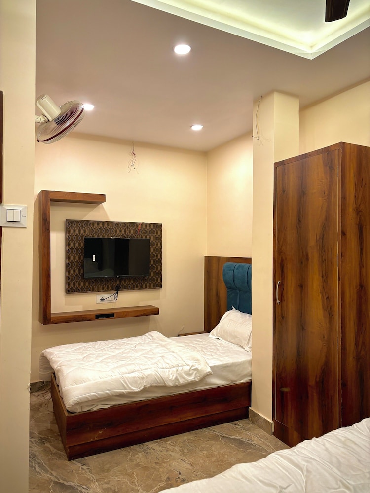 via ganga inn varanasi