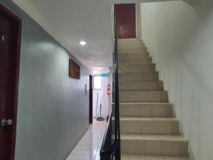 oyo 90997 hoover room