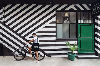 minimalist one hauz khas village