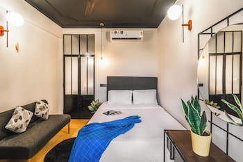 minimalist one hauz khas village