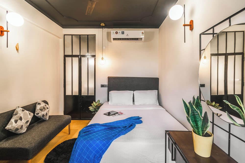 minimalist one hauz khas village