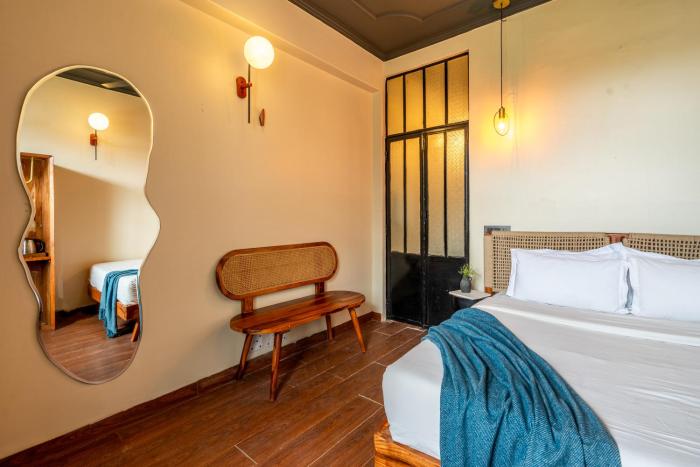 minimalist one hauz khas village