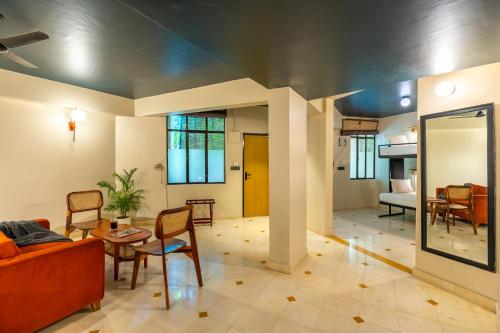 minimalist one hauz khas village