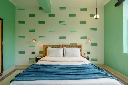 minimalist one hauz khas village