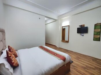 Hotel Glass Inn,,3 star
