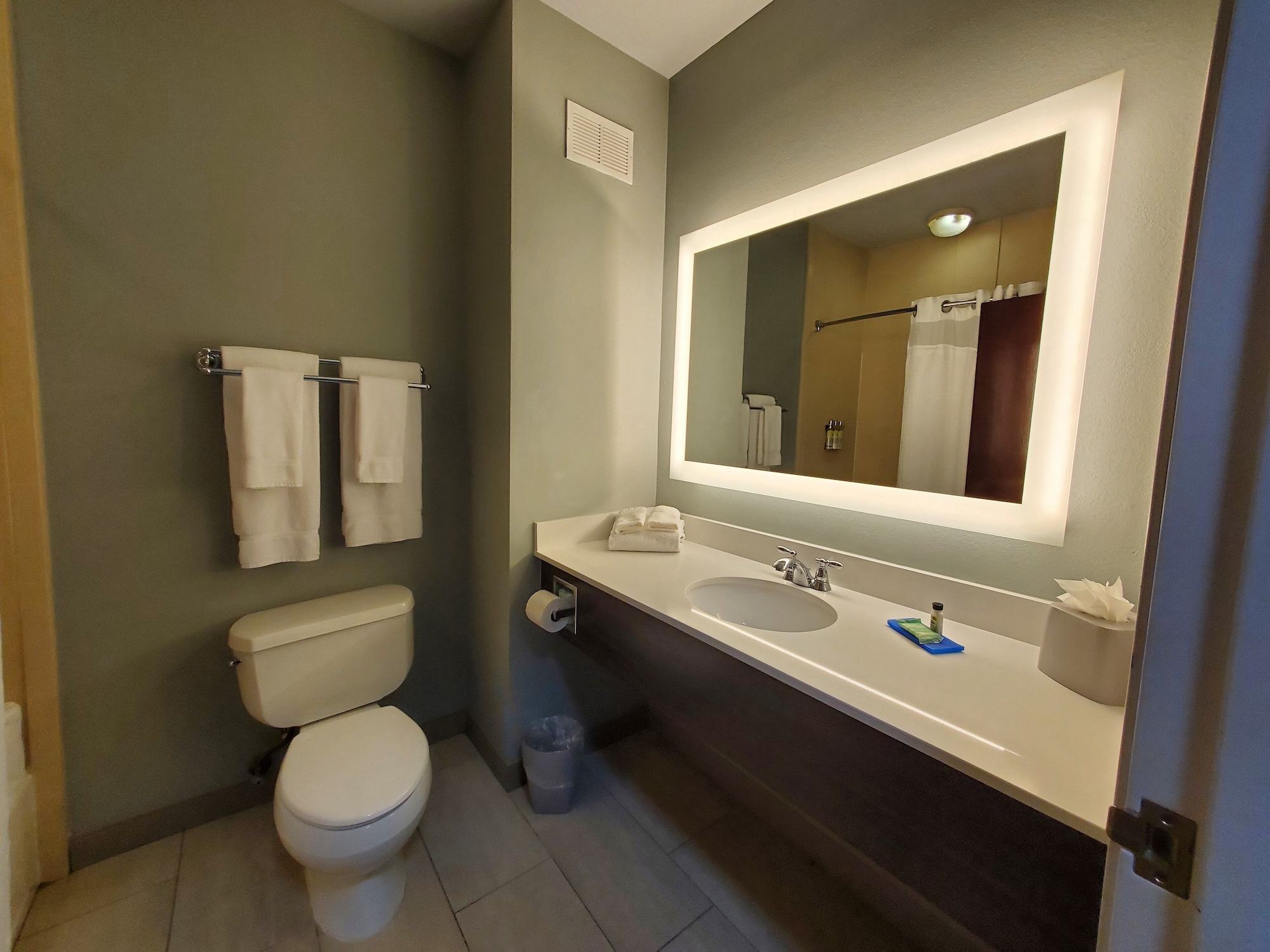 holiday inn express hotel and suites pearland by ihg