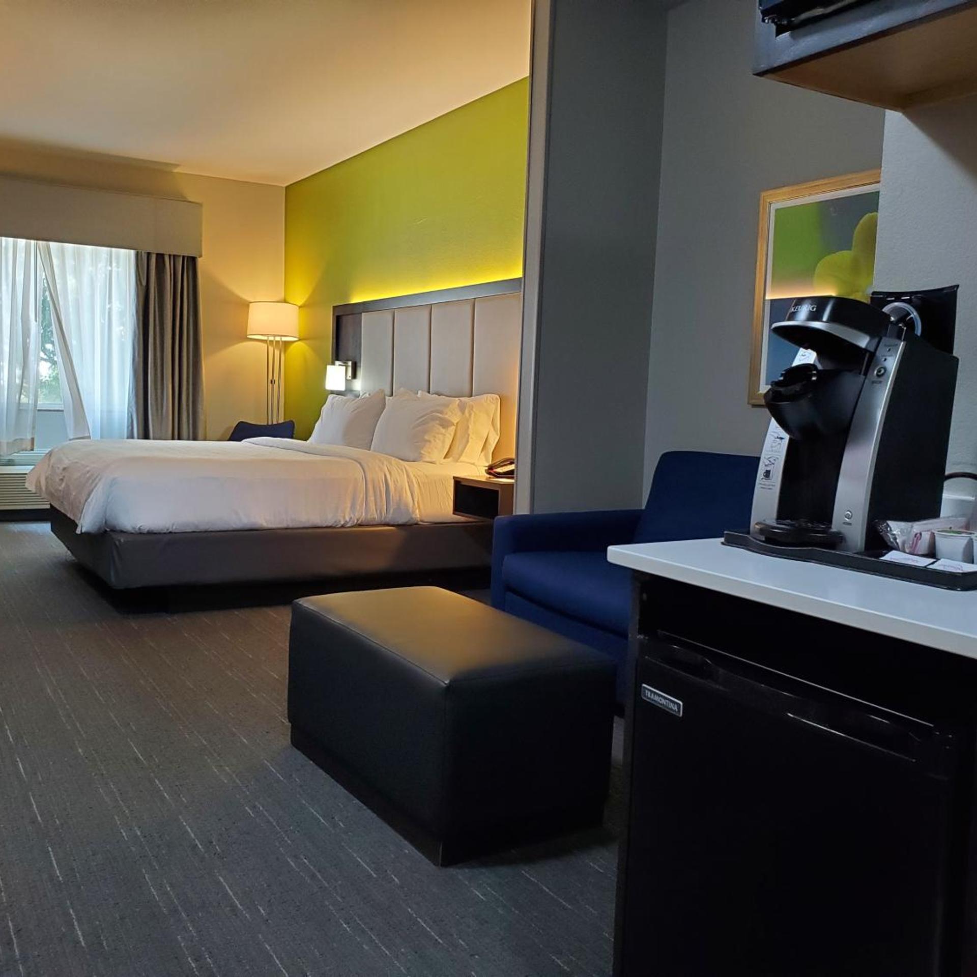 holiday inn express hotel and suites pearland by ihg