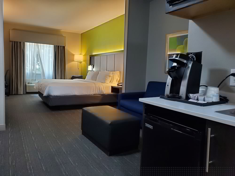 holiday inn express hotel and suites pearland by ihg